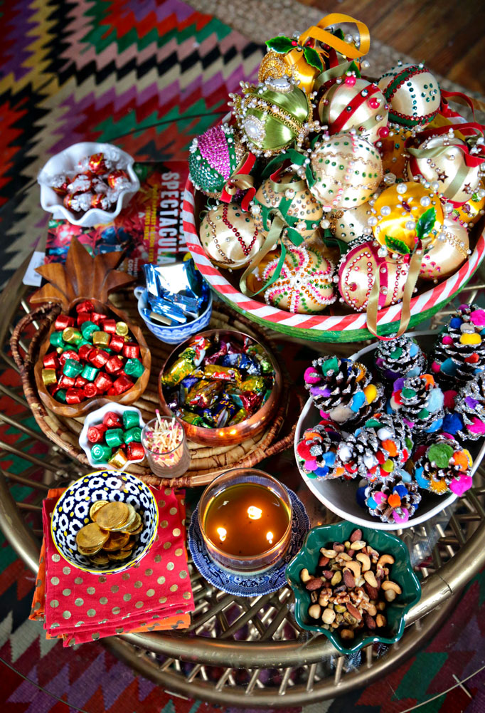 Holiday-coffee-table-display-bowls-682